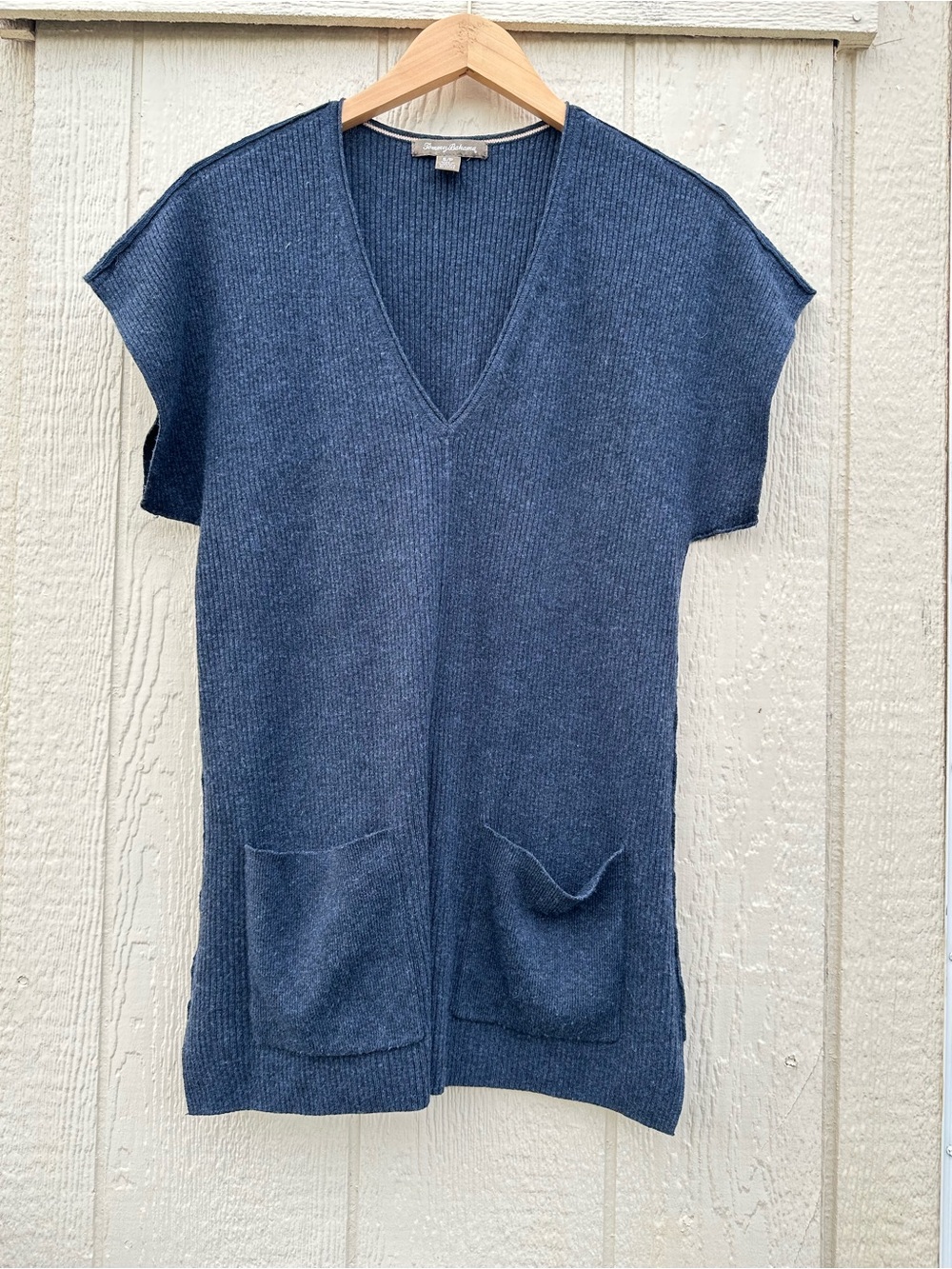 Tommy Bahama Navy Blue V-Neck Sleeveless Tunic Sweater